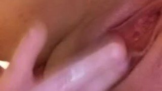 Masturbating my wet p****