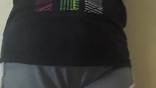 Me Desvisto y Muestro Mi Cuerpo