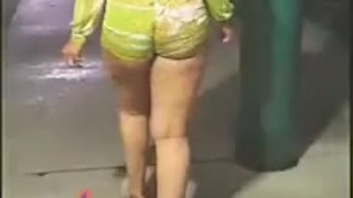 Ass jiggling while walking in public with no panties on 