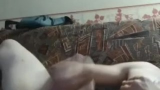 ДРОЧИТ СОЧНЫЙ ЧЛЕН НА КАМЕРУ