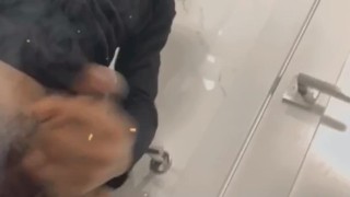 Sneaky Nut 