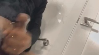Sneaky Nut 