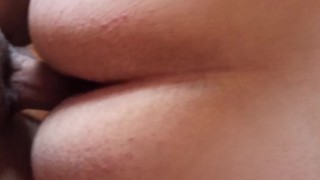Chica Tinder me da sus Grandes Nalgas Blancas 