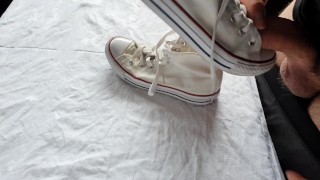 Cum on her converse