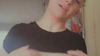playing with my titties