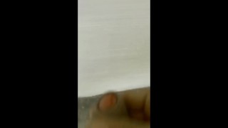 Дрочу свой член пока жена на работе