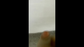 Дрочу свой член пока жена на работе