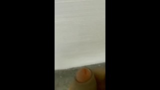 Дрочу свой член пока жена на работе