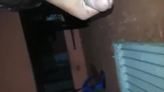 Joven caliente quiere sexo en cuarentena 