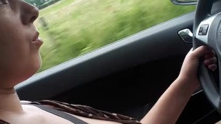 Exhibe en voiture