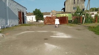 Гуляю в прозрачном мини платье