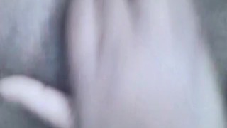 Puta dominicana fingering herself 