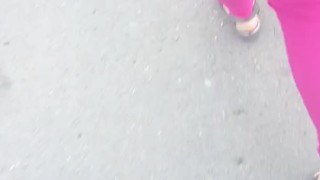 ПИСАЕТ ПО ДОРОГЕ К ЛЮБОВНИКУ НЕ СТЕСНЯЯСЬ  ВОДИТЕЛЯ ТАКСИ