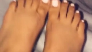 Latina toes