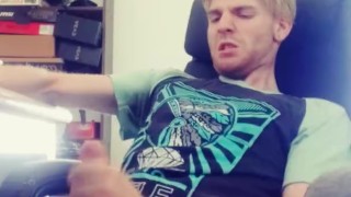 Jacks Head like a left shaking while cumming