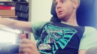 Jacks Head like a left shaking while cumming
