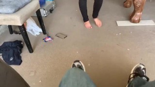 diosaera y Zeus tratando de tener sexo en la mesa de billar 