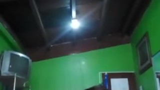 Masturbación en mi cama toda mojadita