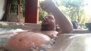 nakie hottubin