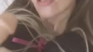 Amateur with big dildo 