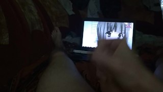 Парень дрочет со смазкой на хентай порно