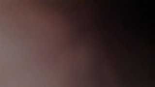 Pajaso en la bodega del heno, el heno pica