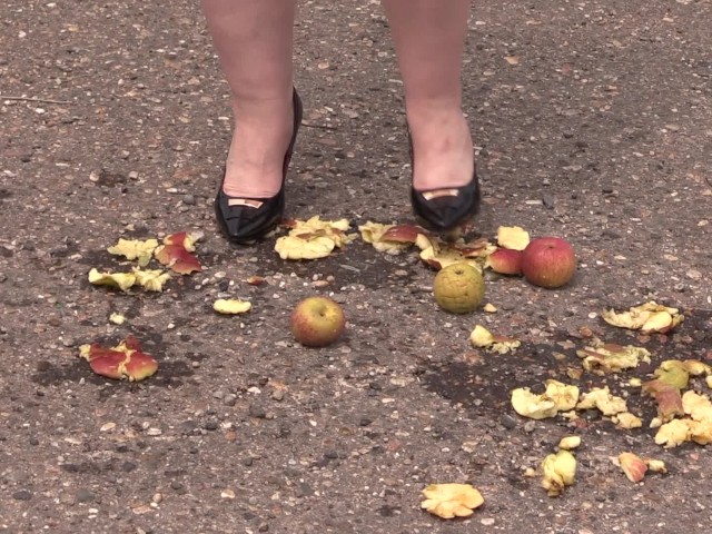 640px x 480px - Crush Fetish Outdoors Fat Legs in High Heel Shoes Crush Apples - Free Porn  Videos - YouPorn