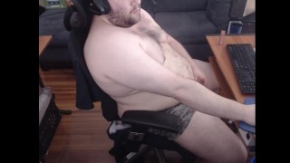Stroking and rubbing my chubby body on chaturbate