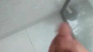 Una ducha después de coger al taxista que me trajo