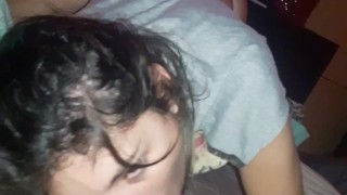 Hace twerk con su gran culo mientras la chupa