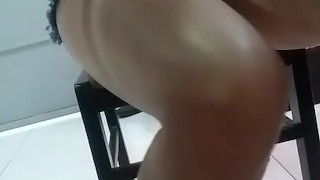 Mi amiga no lleva tanga bajo su falda