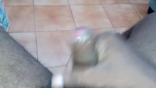 SOLO MALE MASTURBATION WHILE WATCHING PORN