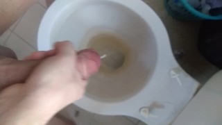 Bañandome con mi pene de 15 cm