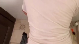 Su amigo se lo folla en la ducha - Seba Terry