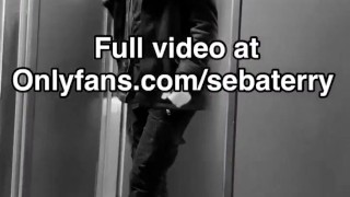 YouTuber chupa pija en los baños públicos - Seba Terry