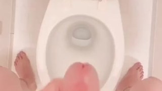 主観 男子○学生トイレで初めてのオナニー撮影 大量射精