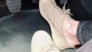 I play with Bensimon Sneakers in my car