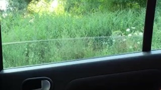 Позирование перед велосипедистками 