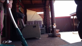 Veranda staubsaugen in Feinstrumpfhose