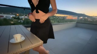Big tip makes waitress fuck on top roof cafe