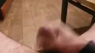  Sacando leche antes de ir a trabajar 