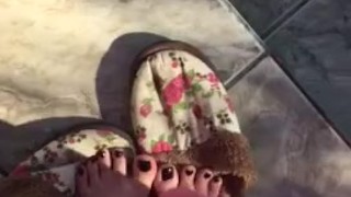 @tici_feet IG tici feet tici_feet sunbathing my feet, black toes