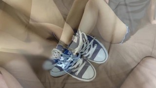 コンバースフェチ 靴コキ cum onto converse sneakers