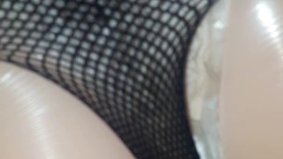 La mujer a mi lado y yo vestido de putita