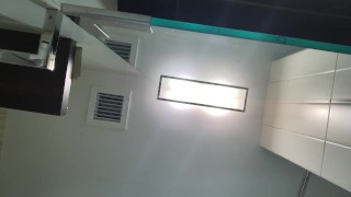 A shower before the club/Un Banño antes del club