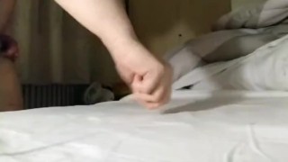 GIGANTESSA SCHIACCIA PICCOLI OMINI CON IL SUO GROSSO SEDERE E I SUOI MERAVIGLIOSI PIEDI PRENSILI
