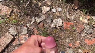 ЭКСГИБИЦИОНИСТ ПАРЕНЬ ДРОЧИТ В ОБЩЕСТВЕННОМ МЕСТЕ В ЗАБРОШЕННОМ ДОМЕ | PORNHUB