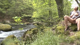 Spaziergang und Fingern in Dessous