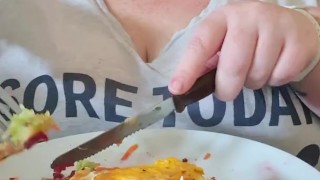 BBW eating lunch