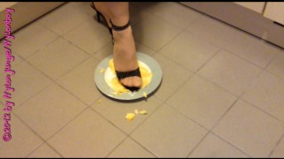 Apfelmus mit High Heel (Crushing)